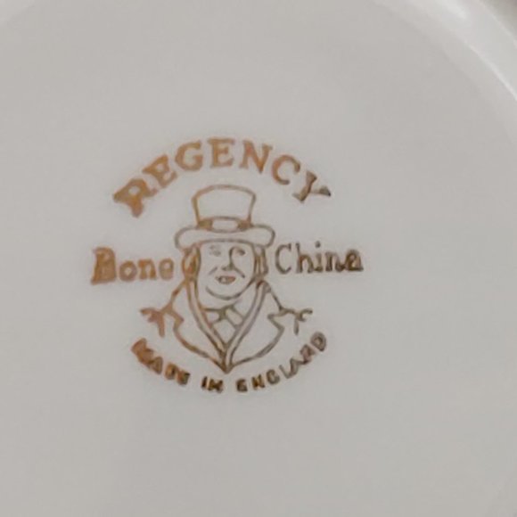 Pair of Regency Vintage Tea Cups and Saucers - Picture 10 of 10